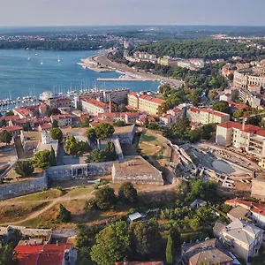 Апартаменты Candler's Old Town, Пула